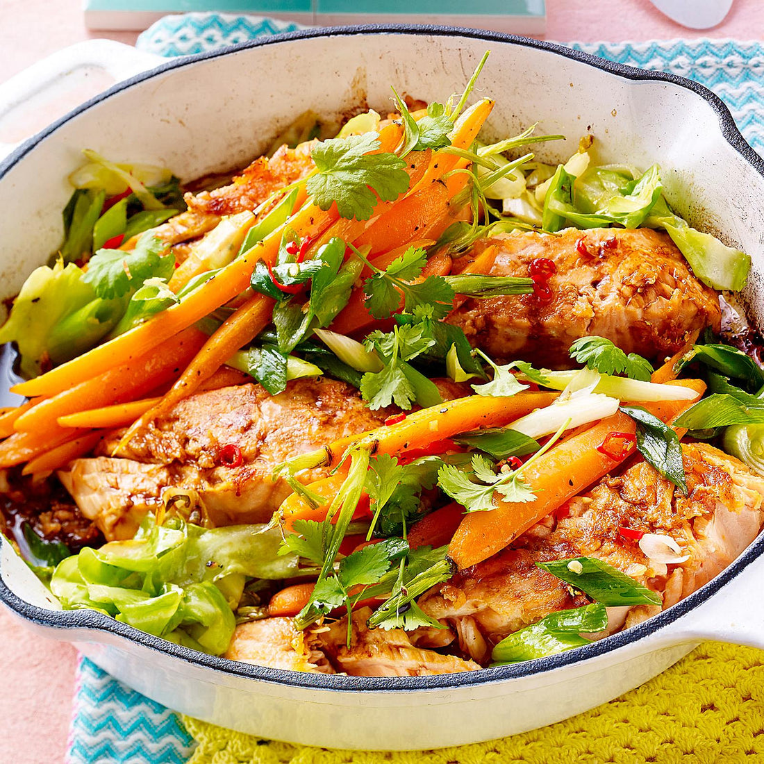 Gemüsepfanne mit Lachs