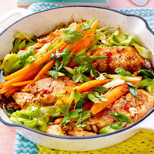 Gemüsepfanne mit Lachs