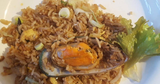 Asiatischer Reis mit Muscheln
