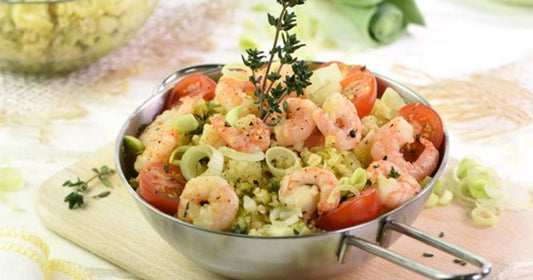 Schnelle Garnelen-Bulgur-Pfanne mit Kohl & Lauch