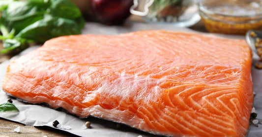 Lachs, gebeizt in Haselnussöl und Vanille