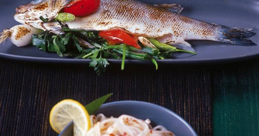 Fisch im Ganzen gebraten mit Chili-Bandnudeln