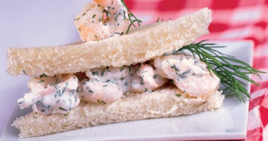 Tramezzini mit Dillrahm-Shrimps