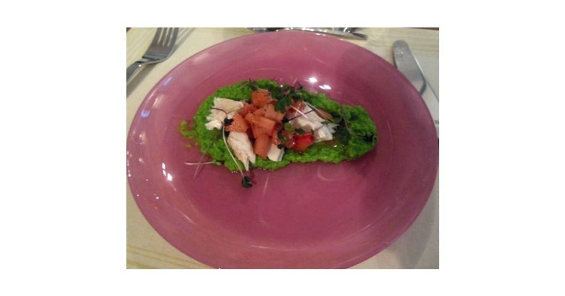 Fisch mit Chili-Rhabarber-Vanille Kompott und Erbsen-Püree