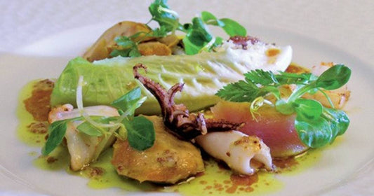 Confiertes Kaninchen mit Calamari und Traubenkernöl
