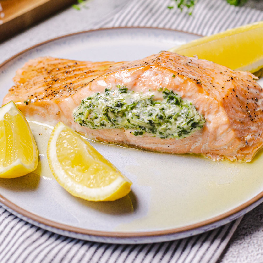 Gefüllter Ofen-Lachs mit Spinat und Frischkäse