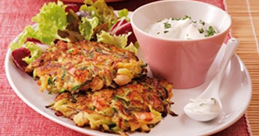 Zucchini-Shrimpslaibchen mit Zitronen-Knoblauchdip
