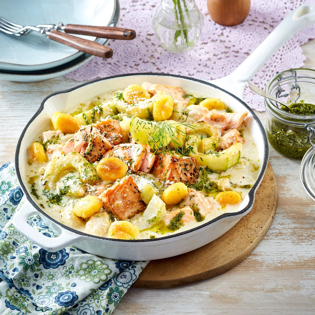 Gnocchi mit Lachs und Schmorgurken