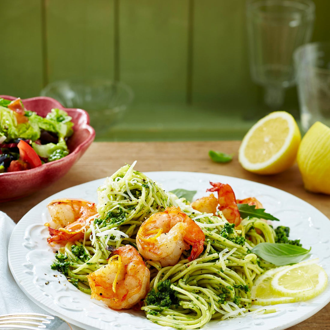 Spaghetti mit drei-Kräuter-Pesto und Garnelen