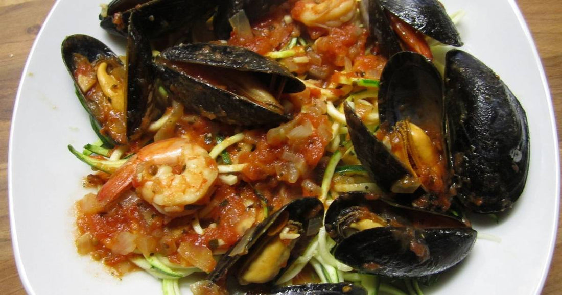 Zucchini-Spaghetti mit Meeresfrüchten