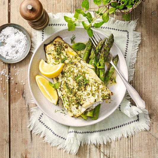 Schneller Ofenfisch mit Spargel
