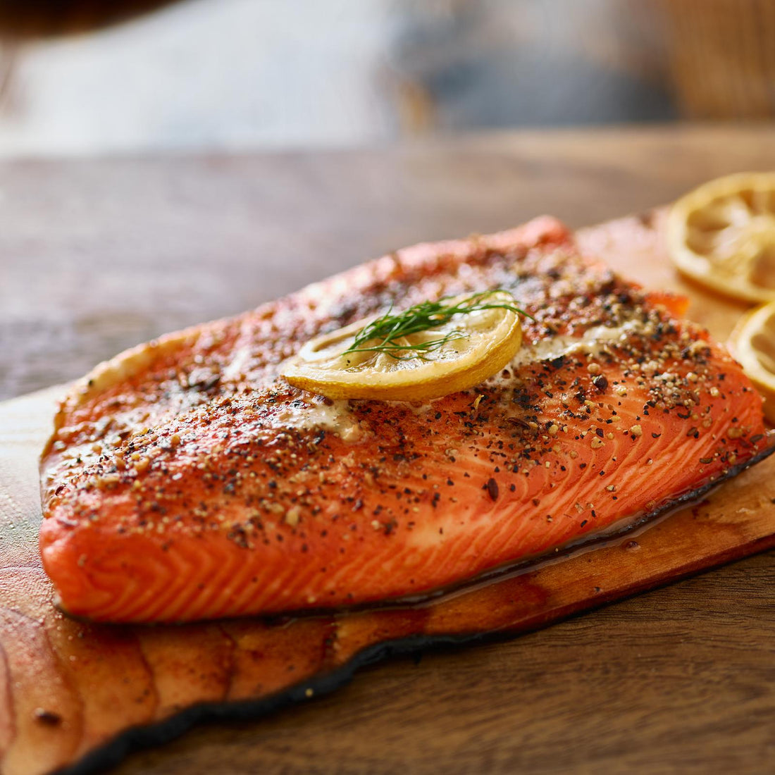 Flammlachs zubereiten: Rezept, Brett & Gewürze