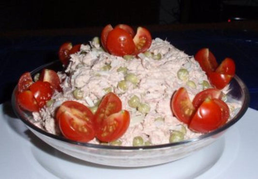 Erbsen Eier Thunfisch vereint zu einem Salat