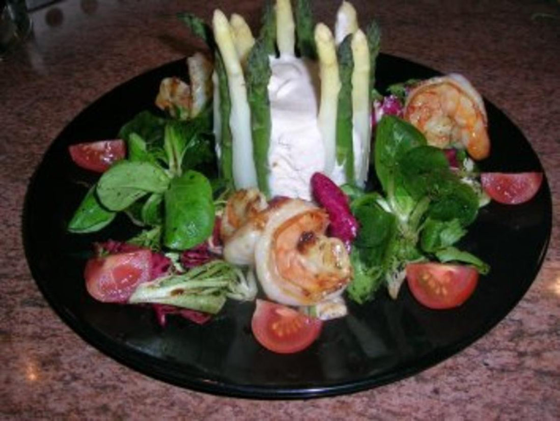 Chartreuse vom grünen und weißen Spargel mit Garnelen eine tolle Vorspeise - ein