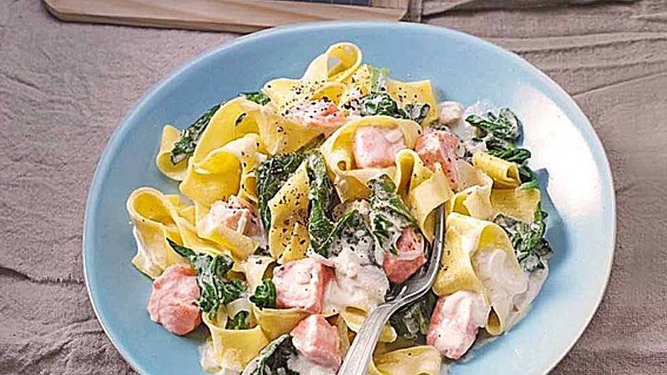 Bandnudeln mit frischem Spinat und Lachs von Die_Flinke