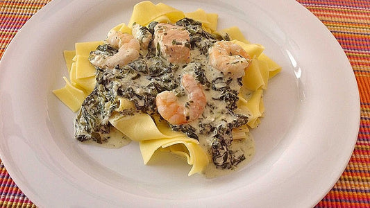 Pasta, Spinat, Lachs und Garnelen in einer leckeren Wermut - Sahne - Sauce von bellagiora