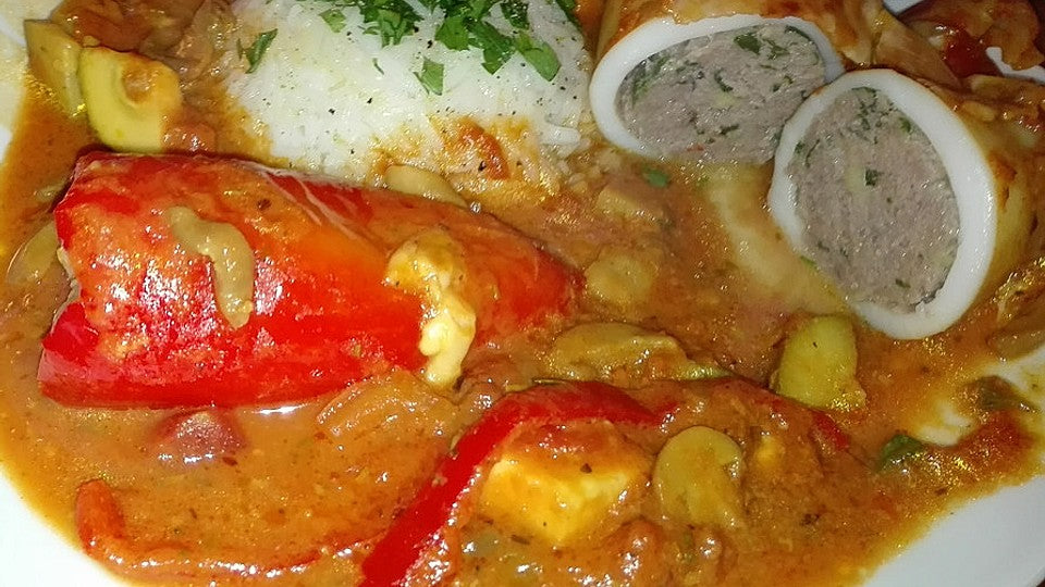 Mit Hackfleisch und Garnelen gefüllte Tintenfischtuben in pikanter Tomatensauce von glenlivet
