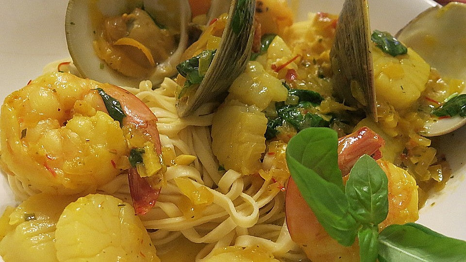 Pasta mit Meeresfrüchten in Safran-Chili-Sauce von Koelkast
