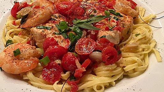 Scampi und Lachs mit Tagliatelle/Fettuccine an Tomaten-Estragonsauce von jpbuxde