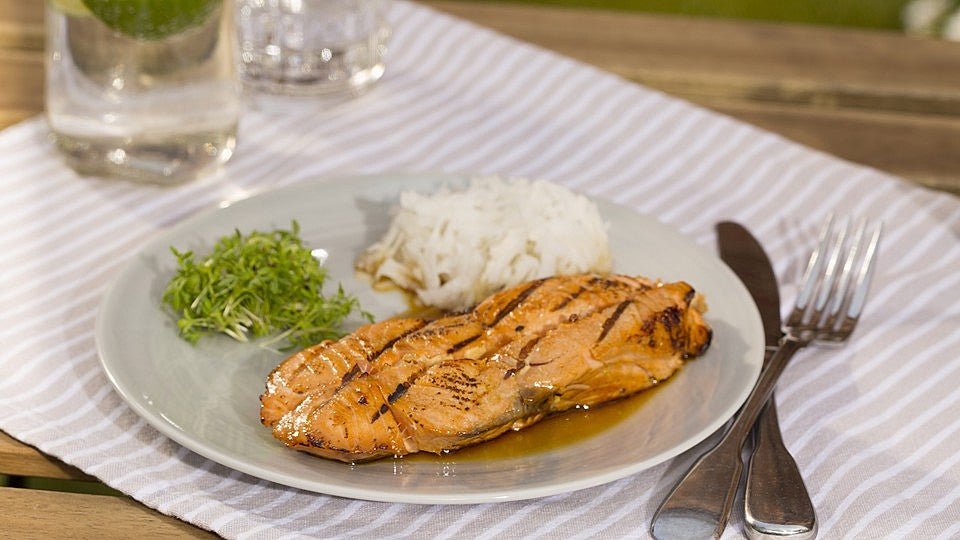 Japanischer gegrillter Lachs mit Teriyakisauce von Shimone