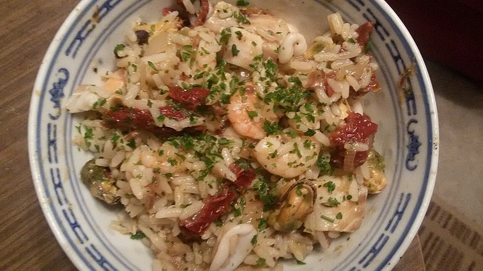Spanische Reispfanne mit Fisch und Meeresfrüchten von Archeheike