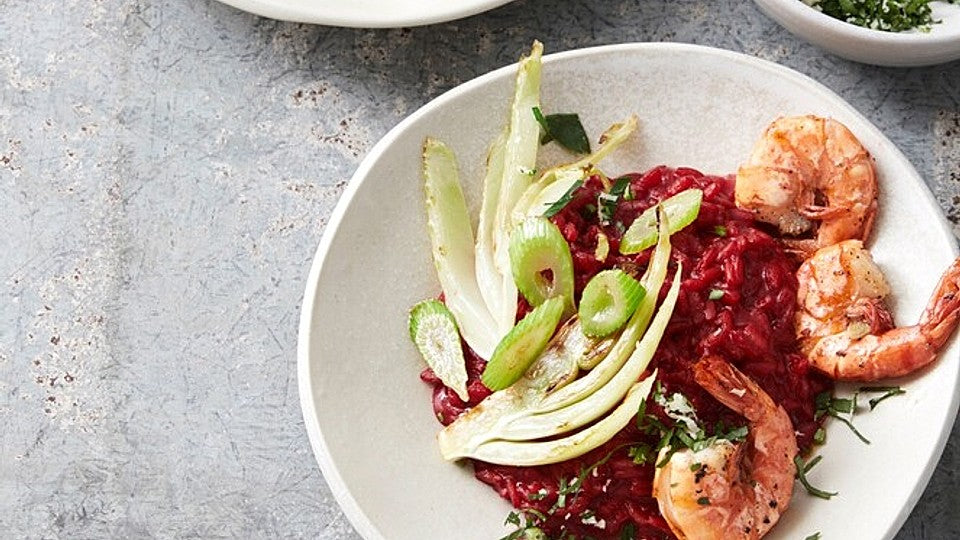 Rote Bete-Risotto mit Garnelen von essenundtrinken