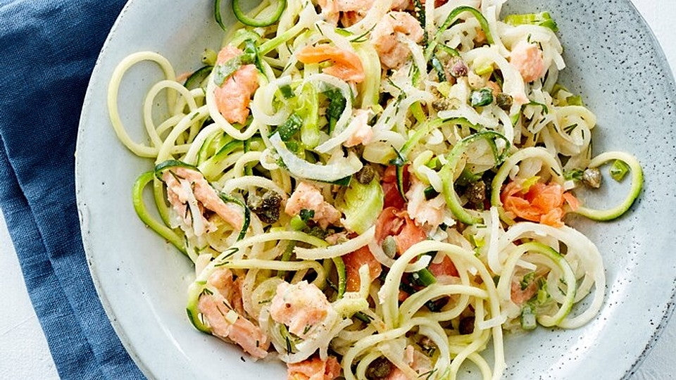 Zweierlei Lachs mit Gemüsenudeln von fuerjedentag