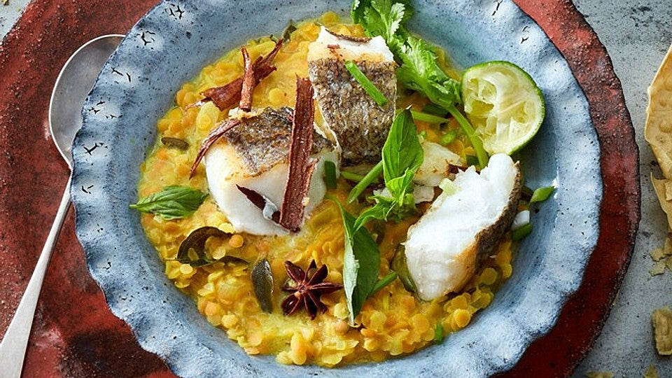 Dal mit Fischfilet und Möhren-Pickles von essenundtrinken