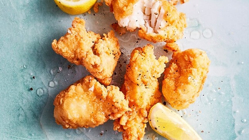 Knusprige Fisch-Nuggets mit Zitrone von essenundtrinken