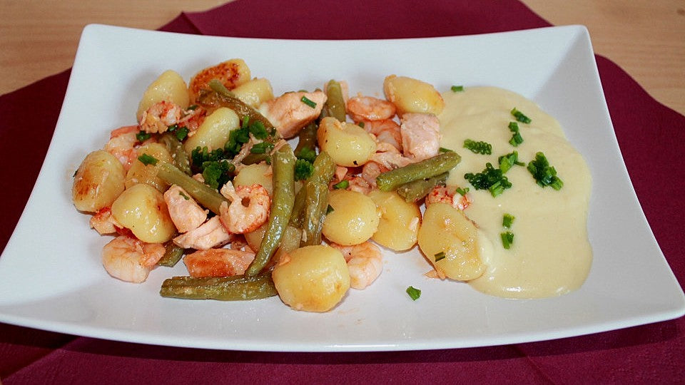 Gnocchi - Pfanne mit Lachs, Shrimps und Bohnen