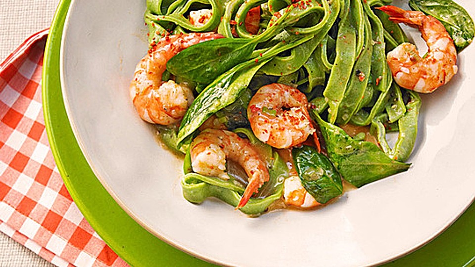 Grasgrüne Pasta mit Spinat und Scampi von Ingrid_R