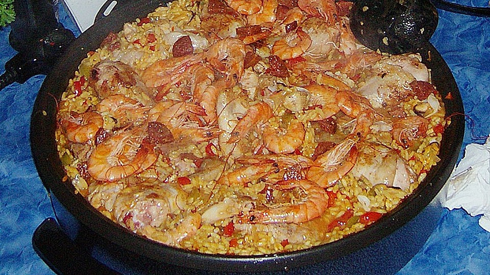 Paella mit Fisch, Fleisch, Geflügel und Meeresfrüchten von orgapeg