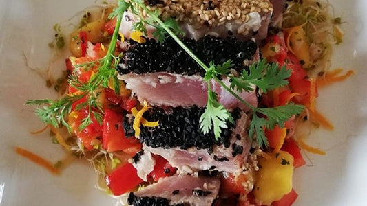 Thunfischfilet in Zimt-Sesam-Kruste auf Chili-Mango-Salat von bushcook