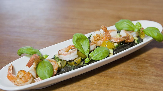 Salat von Gambas und schwarzen Nudeln von chefkoch