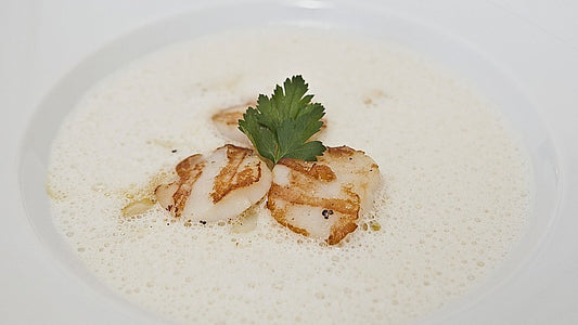 Spargelsuppe mit gegrillten Jakobsmuscheln von chefkoch