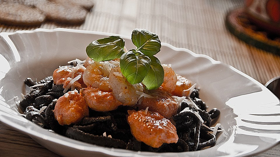 Spaghetti di Sepia in einer feurigen Scampi - Sauce von miss-emily-erdbeer
