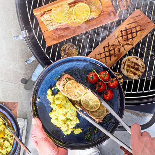 Gegrillter Lachs in Zedernholz