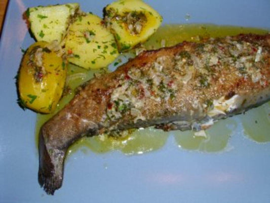 Forelle gebraten mit Petersilienkartoffeln und Zitronenbutter