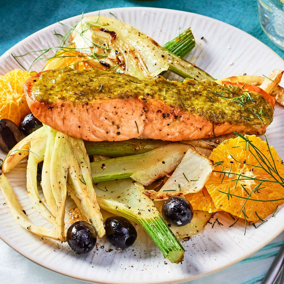 Pesto-Lachs auf Orangenfenchel